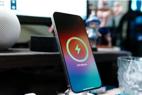 濠江苹果15换屏服务分享用什么充电器给iPhone15充电更好 
